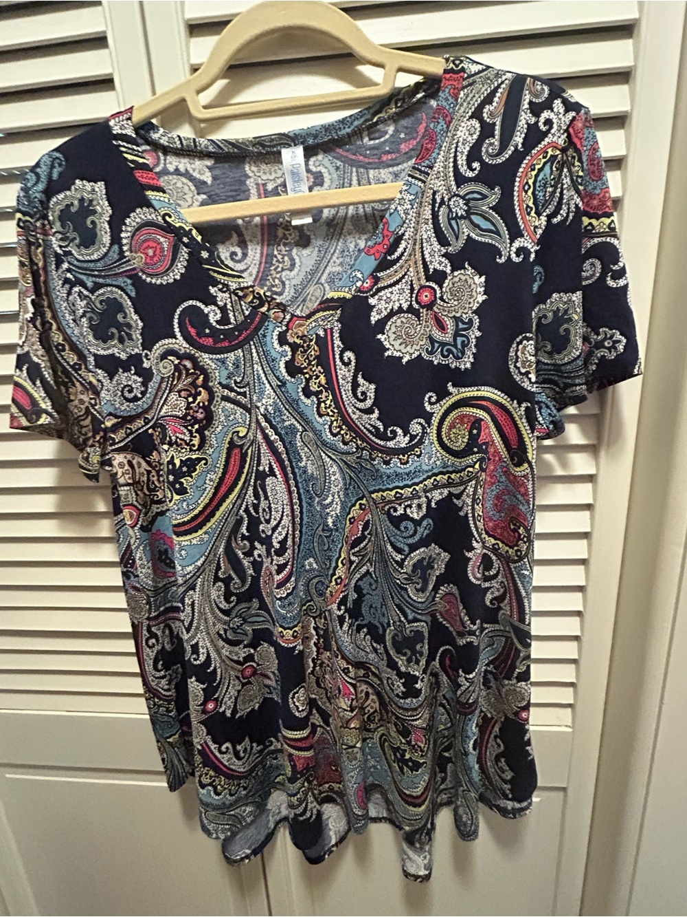 V-Neck Short Sleeve Paisley Top - Navy Multicolor